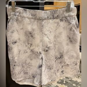 LULULEMON shorts with pockets: size 6